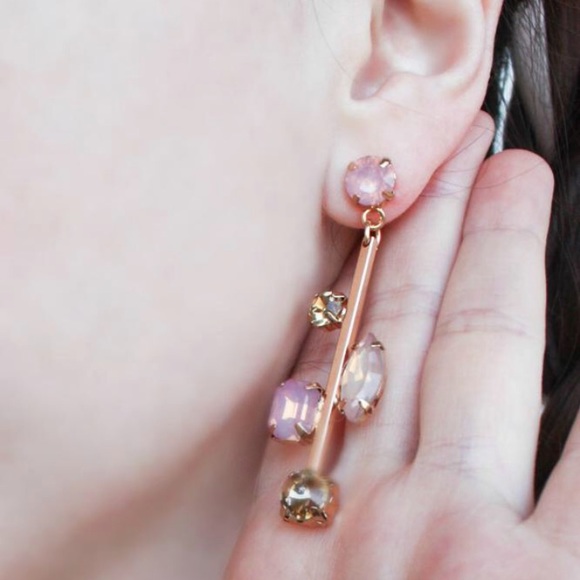 🆕 ELISE Crystal Dangle Drop Earrings - Picture 5 of 8